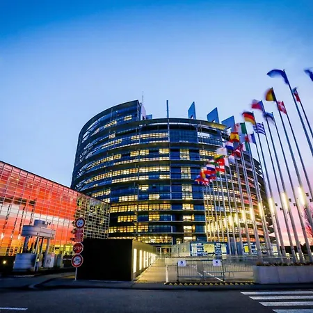 In Guest - Le Mercure - - Marche De Noel - Parlement Europeen - Dhote Guest house *