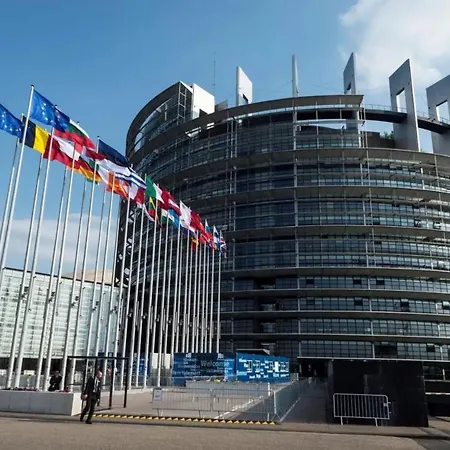 In Guest - Le Mercure - - Marche De Noel - Parlement Europeen - Dhote Guest house